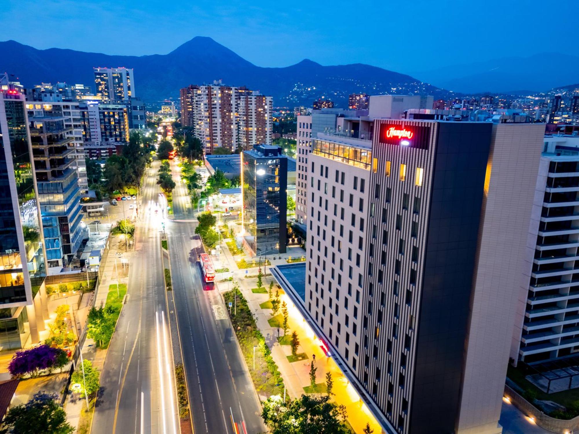 Hampton By Hilton Santiago Las Condes מראה חיצוני תמונה