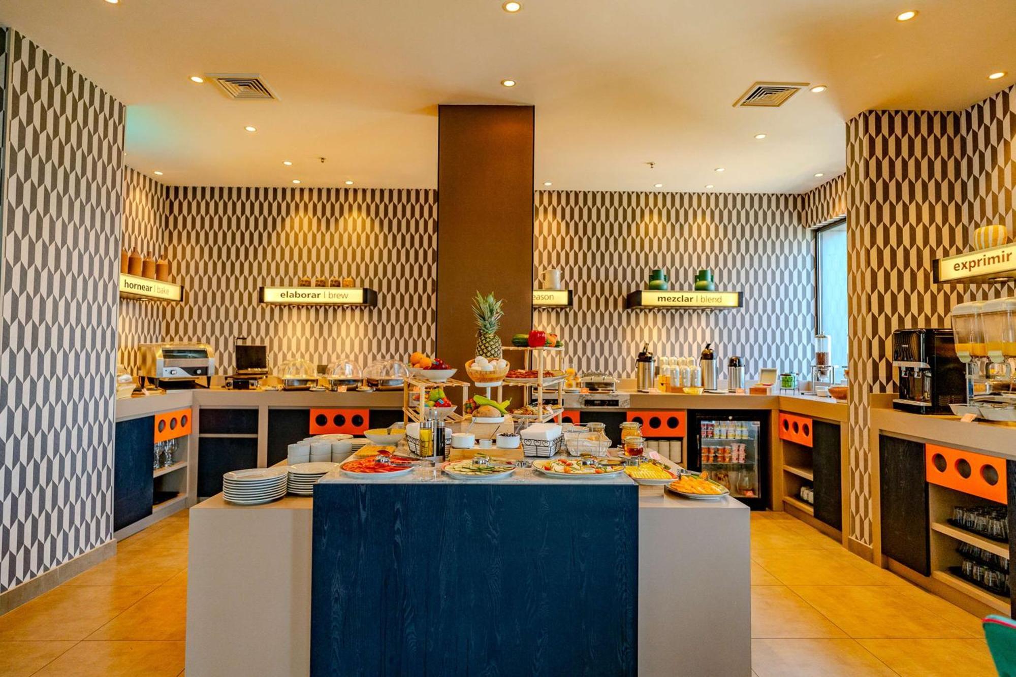 Hampton By Hilton Santiago Las Condes מראה חיצוני תמונה